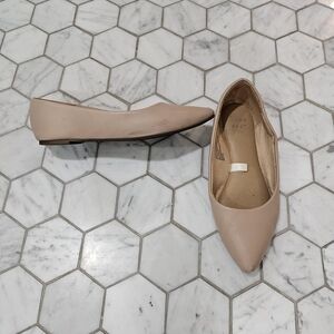 Elegant Ballet Nude Flats, Women's Size 5W.